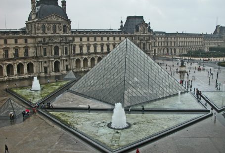 La pyramide du Louvre.